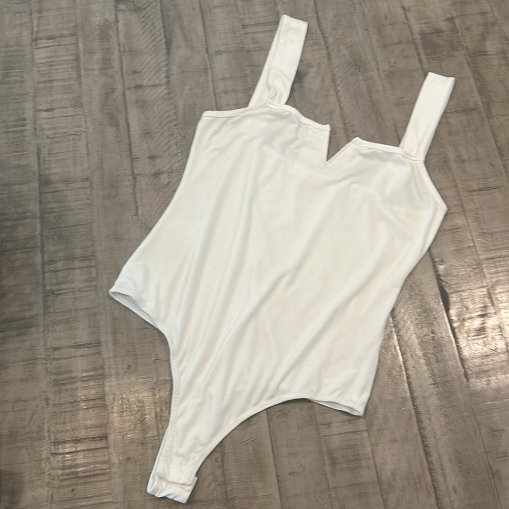 Vestique Cream Bodysuit Thick Straps Square Chest Notch Neckline size medium